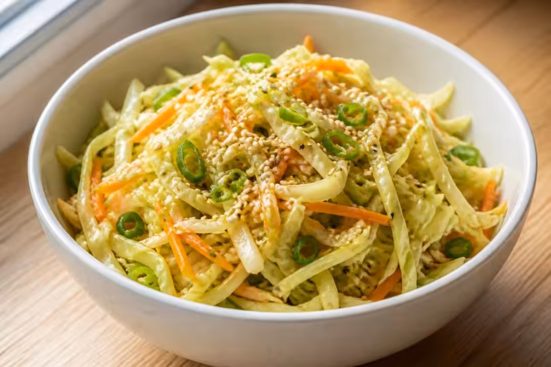 découvrez une recette simplifiée de salade de chou à la japonaise, fraîche et savoureuse, parfaite pour un repas léger et exotique.